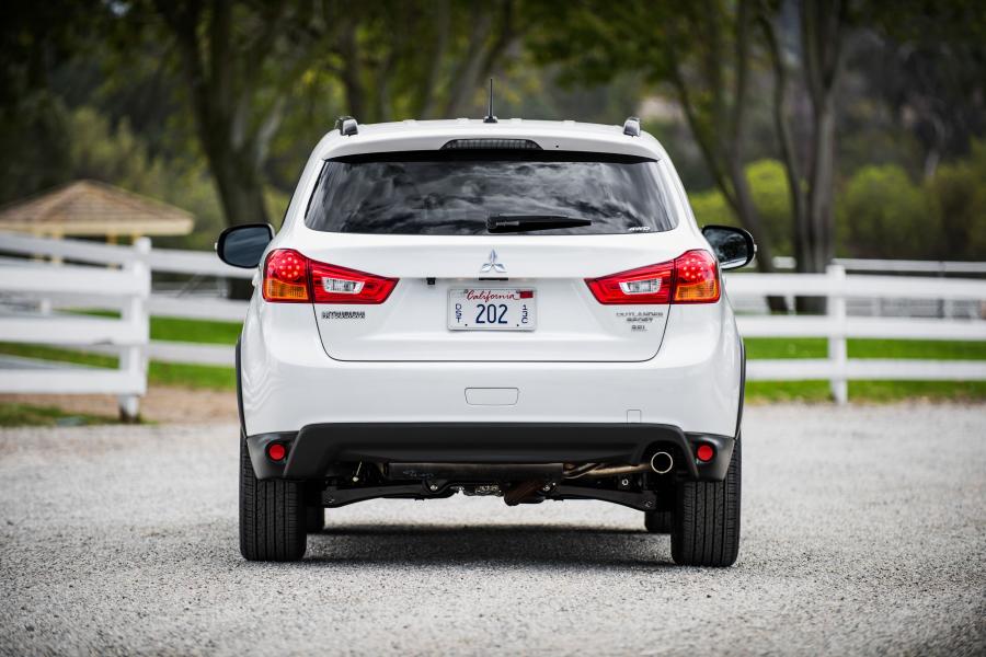  Mitsubishi Outlander Sport SEL 2015 года  (фото 10 из 31)